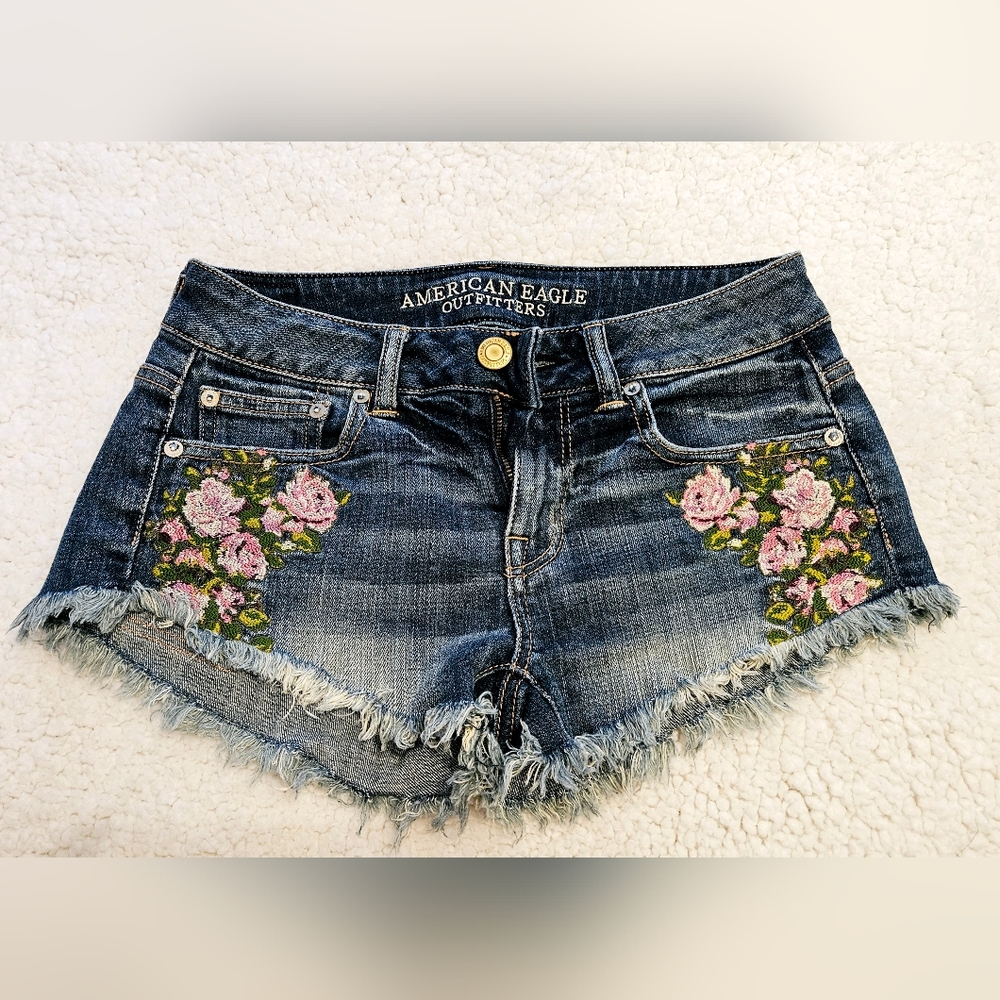 American Eagle Stretch Pink Floral Embroidered Jean Shorts 00. Firm low price.